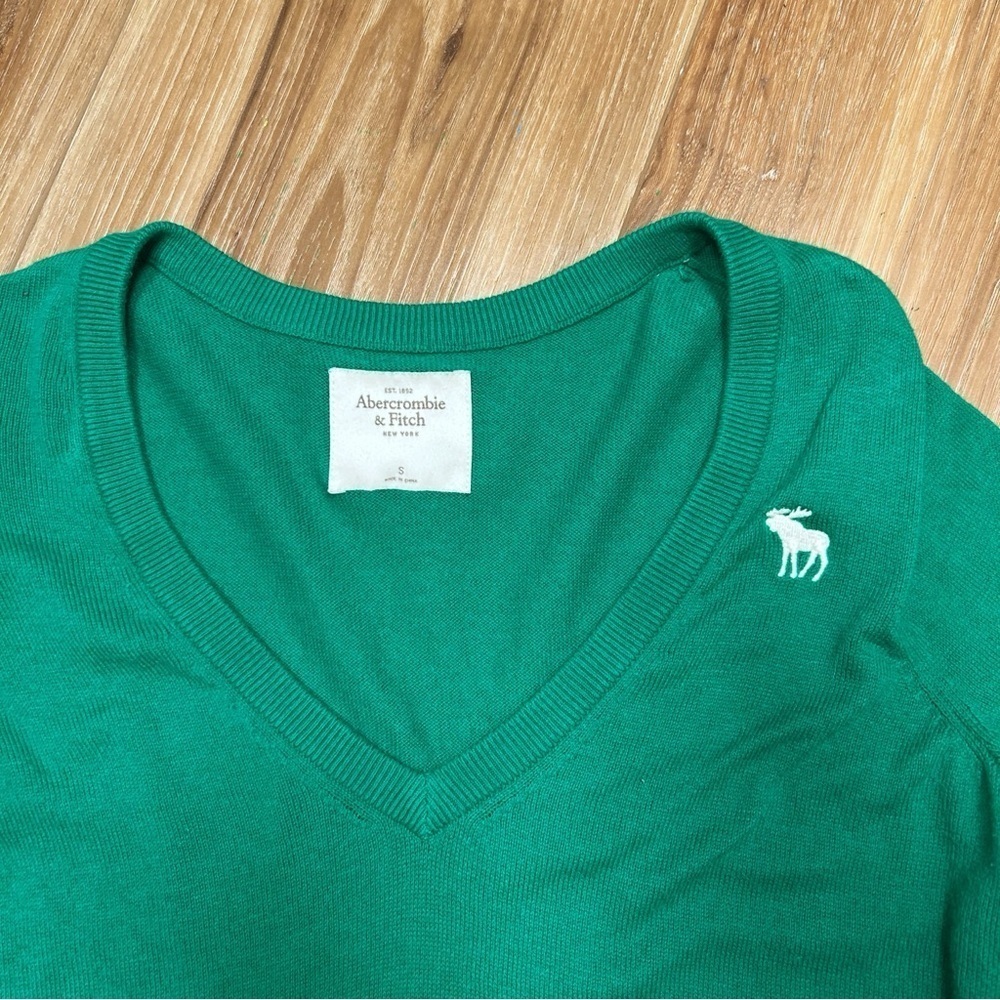 Abercrombie women’s Y2K green v neck sweater size small moose logo Bella Elena - Picture 3 of 7